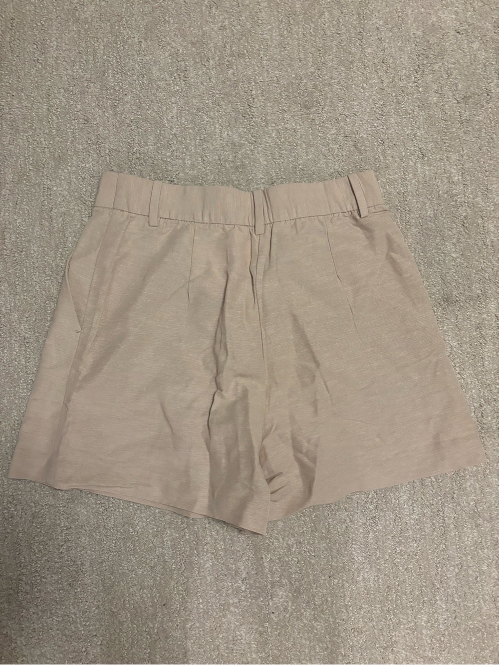 H&M Light Beige Pleated High-Rise Women’s Shorts - Picture 3 of 3
